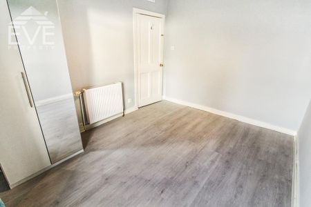 2 bedroom semi-detached house to rent - Photo 5