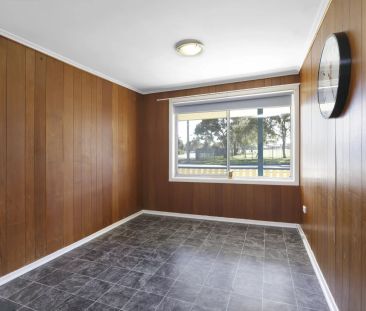 Three bedroom home in convenient beach locale - Photo 2