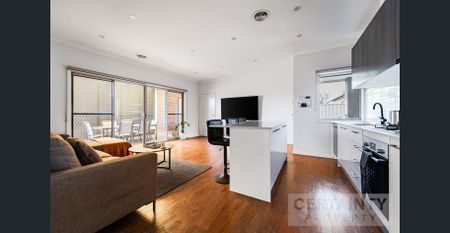 Perfect Co- Living Property! - Photo 2