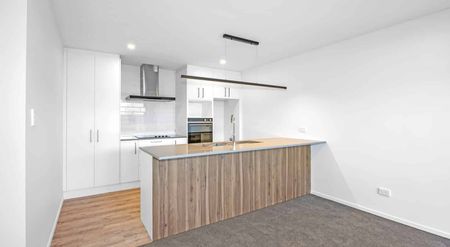 Three Bedroom Beauty! - Photo 2