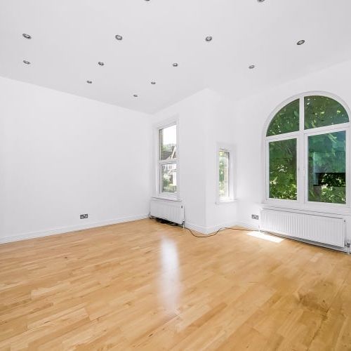 3 Bed Flat, Charlton, SE7 - Photo 1