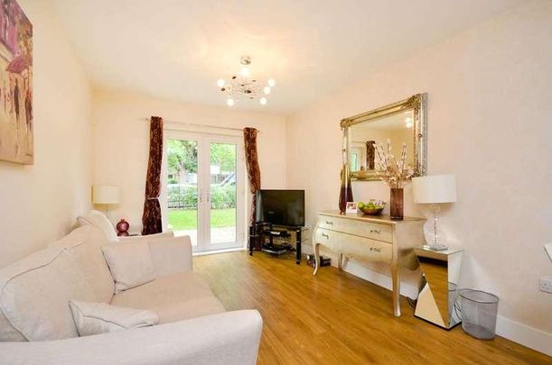 Golden Manor, Hanwell, W7 - Photo 1