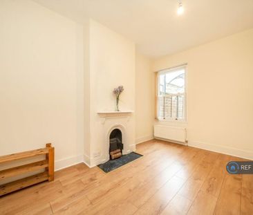 4 bedroom semi-detached house to rent - Photo 2