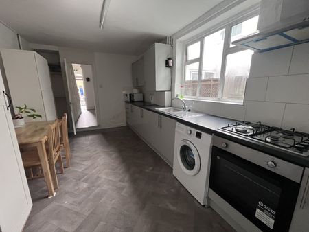 Room in a Shared House, Buxton Road, E15 - Photo 3