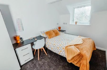 3 Bedroom Apartment - Photo 3