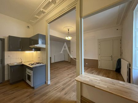 Location Appartement 3 pièces 69m² FONTENAY LE COMTE 85200 - Photo 2