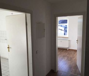 2 OG Balkon / Laminat und Bad mit Fenster + Wanne - Foto 4