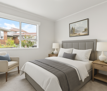 Spacious Unit With Internal Access Garage - Freshly Updated - Photo 6