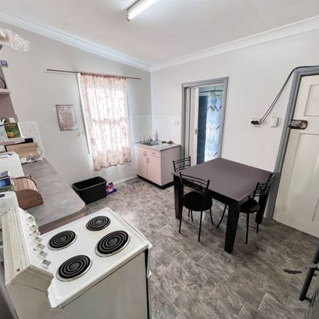 Neat & Tidy 2-Bedroom Flat - Photo 3