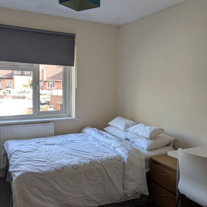 Room in a Shared House, Elmside Road, HA9 - Photo 1