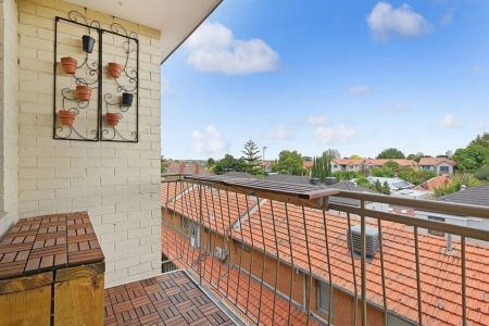 Light-Filled Apartment with Balcony & Tram Access! - Photo 3
