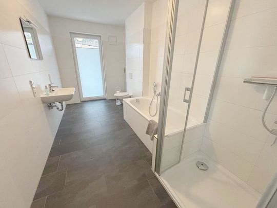 Trier- Ihr Platz zum Ankommen- stilvolle 4-Zimmer-Wohnung mit umlaufendem Balkon, EInbauküche und Tiefgaragenstellplatz auf 137 m², - Photo 1