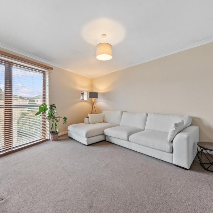 3 bedroom flat to rent - Photo 1