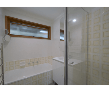 Renovated Family Home in the Heart of Pakenham - Photo 5
