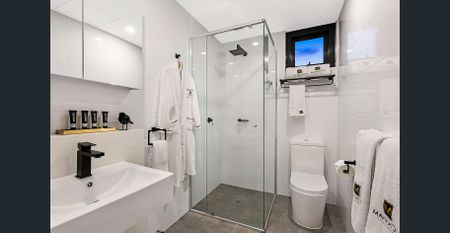 'Manhattan Apts - Furnished inc all utilities and Wi-Fi. Stay 1 mth+ - Photo 2