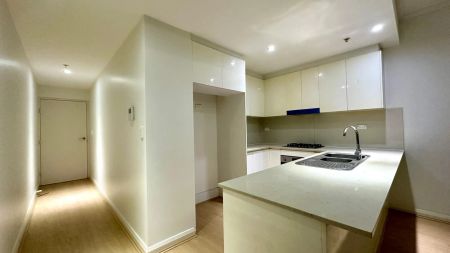 Modern Apartment - 1 Bed 1 Bath Plus Study - Station Street Kogarah - Photo 3