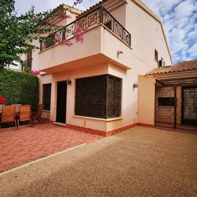 Alquiler de chalet pareado en San Cayetano - Photo 1