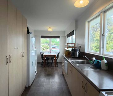 Genuine Long Term - Very Comfortable Family Home on a Large Section... - Photo 1