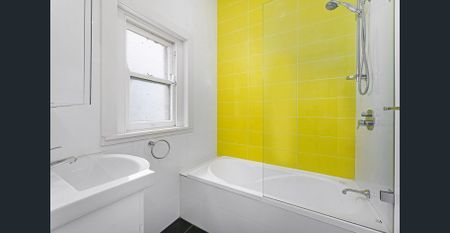 RENOVATED APARTMENT. SEPARATE ENTRANCE. FEELS LIKE A HOUSE. BLUE RIBBON LOCATION. - Photo 5