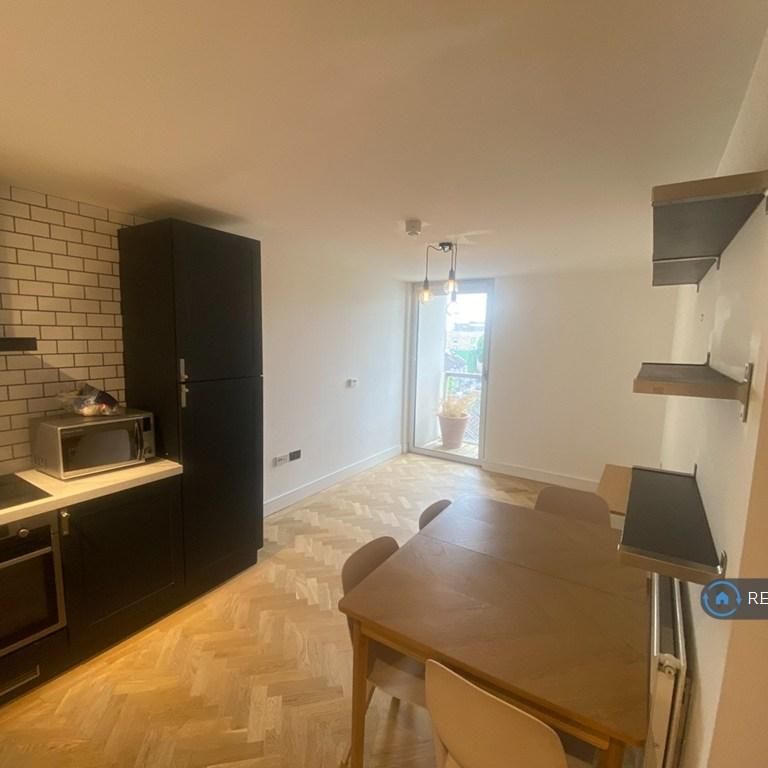 2 bedroom flat to rent - Photo 1