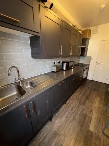 1 bedroom in a house share to rent - Photo 3