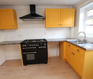 2 bedroom semi-detached house to rent - Photo 6