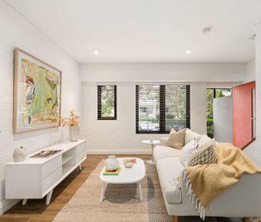 Boutique Townhouse in quiet, convenient location - Photo 1