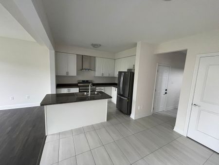 For Lease - 9249 Whiteoak Avenue, Niagara Falls, Ontario - Photo 4