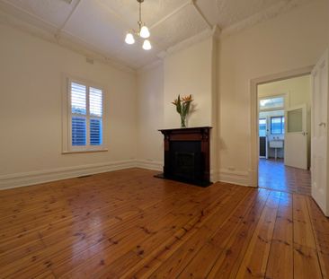 Timeless Character & City-Fringe Living in Beautiful Mile End - Photo 2