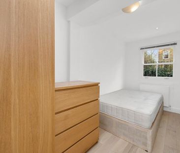 3 bedroom flat to rent - Photo 4