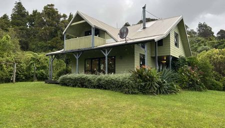 SCEINIC COAST ROAD LIVING - UNIQUE AND PRIVATE - Photo 4