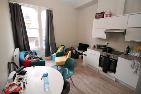 3 bedroom flat to rent - Photo 2