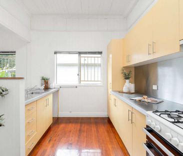 SPACIOUS QUEENSLANDER IN BSHS CATCHMENT - Photo 3