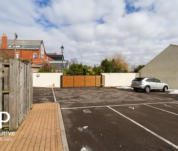 ALEXANDRA HOUSE BEACH ROAD PENARTH UNFURNISHED TWO BEDROOM DUPLEX - Photo 1