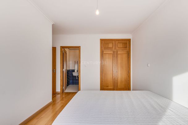 ✨ Luxo e Conforto na Urbanização da Ribeirada – Apartamento T2 de Sonho para Arrendamento ✨ - Photo 1