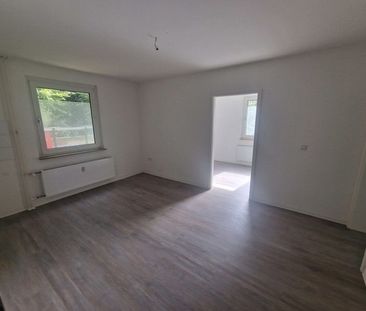 Zu Janaur: Schöne 2-Zimmer-Wohnung, saniert, Düsseldorf-Hassels - Photo 3