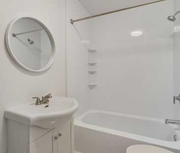 For Lease - 21 Plymonth Road, Welland, Ontario - Photo 4