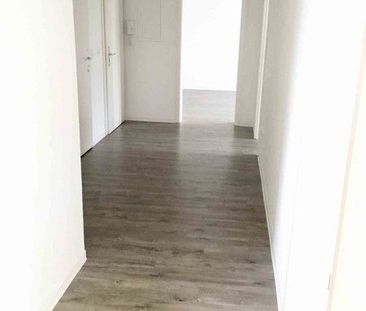 Schicke und großzügige 3-Zimmer-Wohnung mit Einbauküche und 2 Balkone - Photo 6