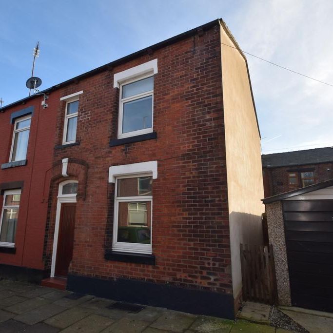 3 bedroom end of terrace house to rent - Photo 1