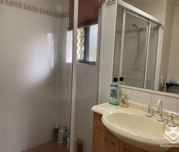 IMMACULATE VILLA IN LEAFY CARINDALE ESTATE - Photo 4