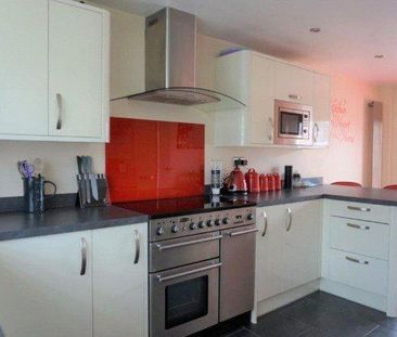 3 bedroom terraced house to rent - Photo 6