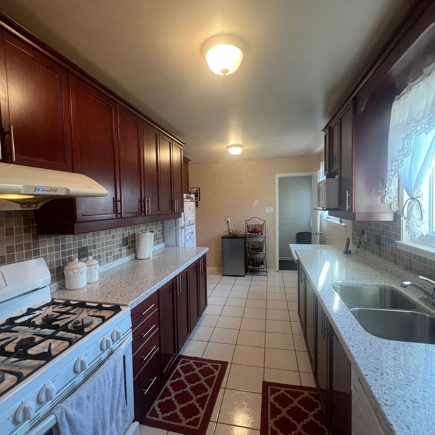 For Lease - 6 O'henry Grove Unit# Upper, Toronto, Ontario - Photo 1