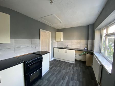 3 bedroom terraced house to rent - Photo 2