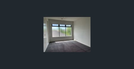 4BR 2 LIVING FAMILY HOME IN PRIME LOCALE! - Photo 5