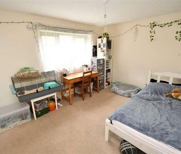 Bedroom Property In Godalming, GU7 - Photo 5