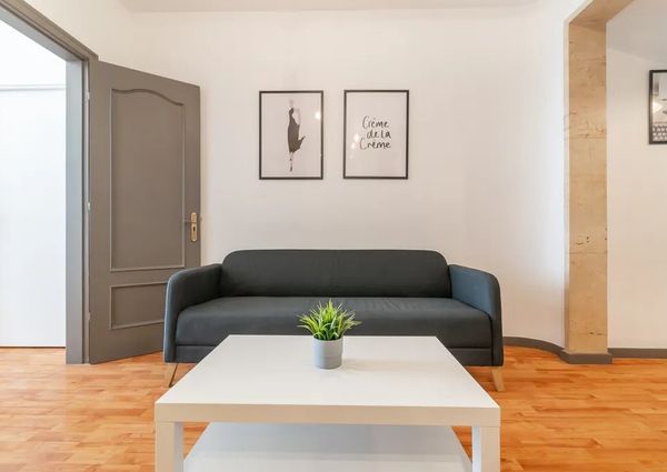 Ronda de la Universitat, Barcelona, Catalonia 08007