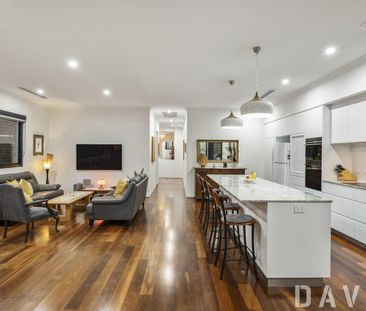 Executive Home in Prime Scarborough Location - Photo 3