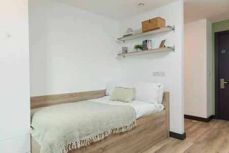 2 Bedroom Apartment - Photo 4