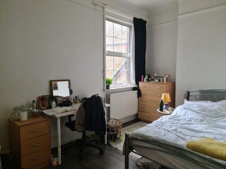 4 bedroom flat to rent - Photo 5
