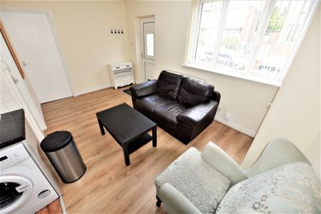 1 bedroom Flat in Lea Farm Drive, Leeds - Photo 4